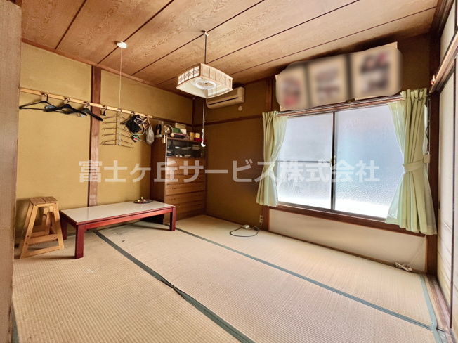 【居間・リビング】 | 磐田市見付東坂　中古住宅 | 6帖