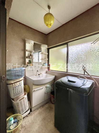 【脱衣所】 | 磐田市見付東坂　中古住宅 | 洗面脱衣所