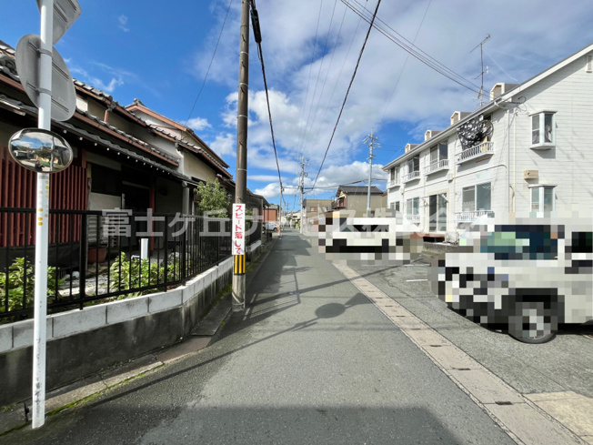 【前面道路含む現地写真】 | 磐田市見付東坂　中古住宅 | 前面道路含む現地写真