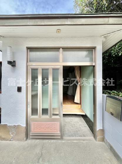 【玄関】 | 磐田市見付東坂　中古住宅 | 玄関