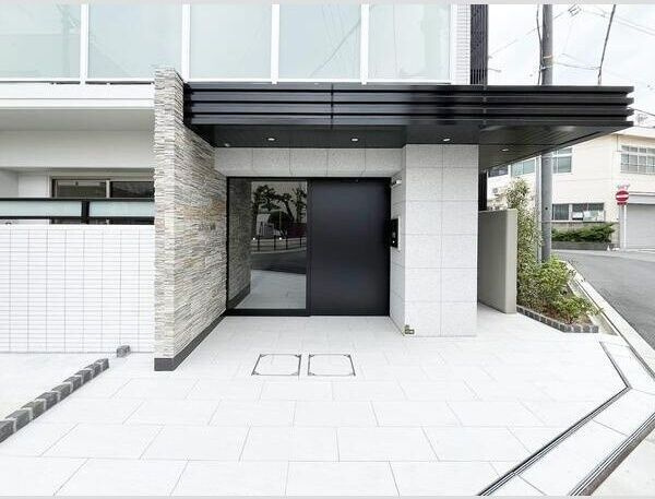 Alivis緑橋のエントランス