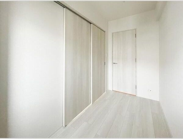 Alivis緑橋の洋室