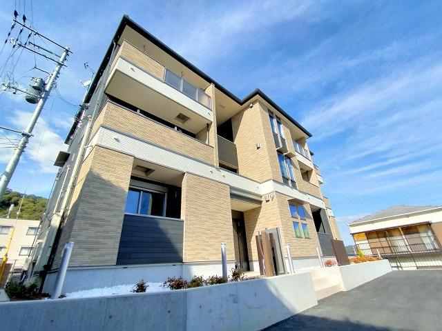 神戸市兵庫区熊野町３丁目のアパートの外観