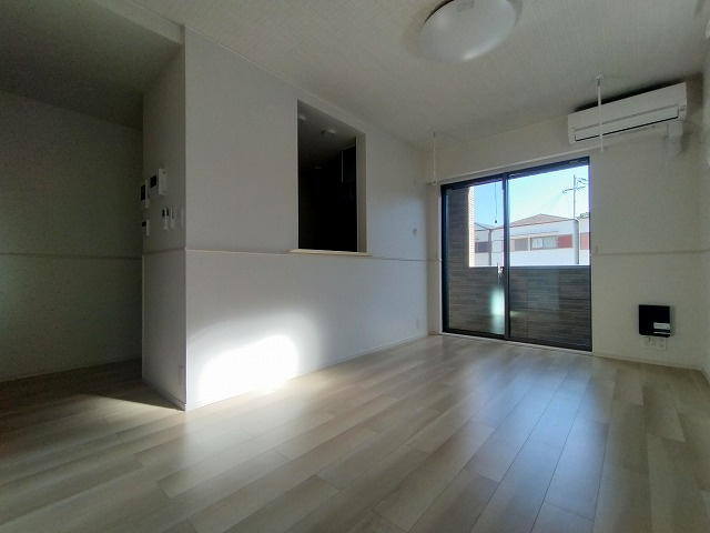 神戸市兵庫区熊野町３丁目のアパートの居間・リビング