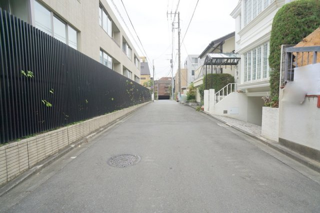 上原２　土地の前面道路含む現地写真|北東側公道　幅員約5.08m　間口約8.73m