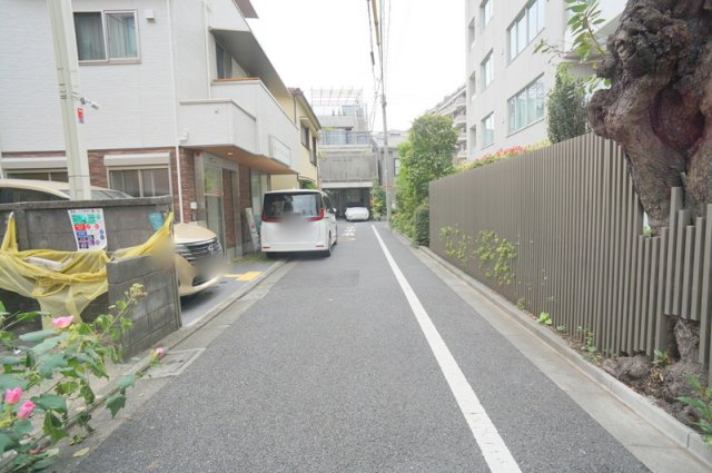 駒場１　土地の前面道路含む現地写真|西側公道　幅員約4.0m　間口約9.8m