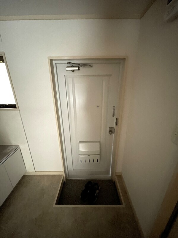 ダイワハイツの玄関|別部屋の参考写真です。