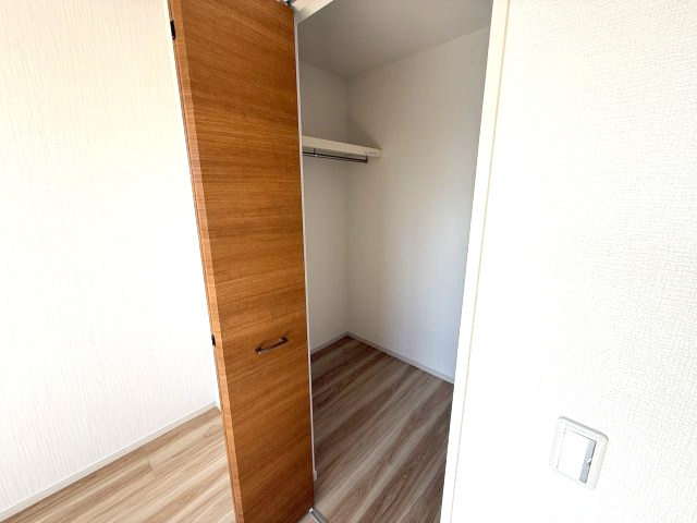 アーバンスタイル渋川市石原１期　１号棟の収納|２階洋室1収納です。ウォークインクローゼットです！