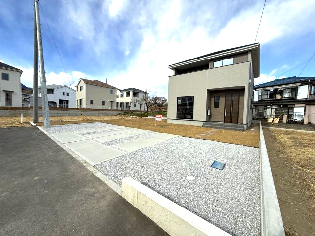 アーバンスタイル渋川市石原１期　１号棟の駐車場|駐車場もキレイに整備されています。２台以上駐車可能です。