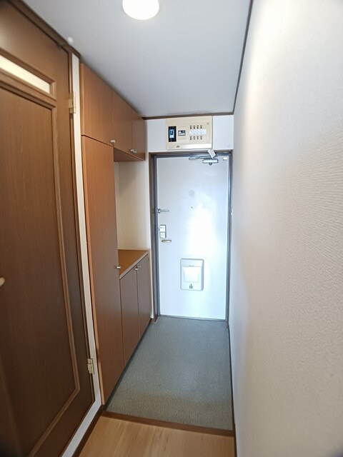 フォレストパレス五番館の玄関