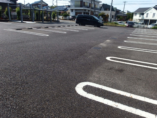 フォレストパレス五番館の駐車場