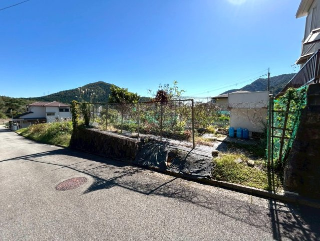 間口広め１１ｍの整形地■現況は畑■建築条件なし売土地■亀岡市畑野町千ケ畑高橋の外観|令和７年１０月撮影