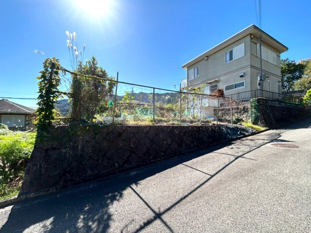 間口広め１１ｍの整形地■現況は畑■建築条件なし売土地■亀岡市畑野町千ケ畑高橋の外観|令和７年１０月撮影