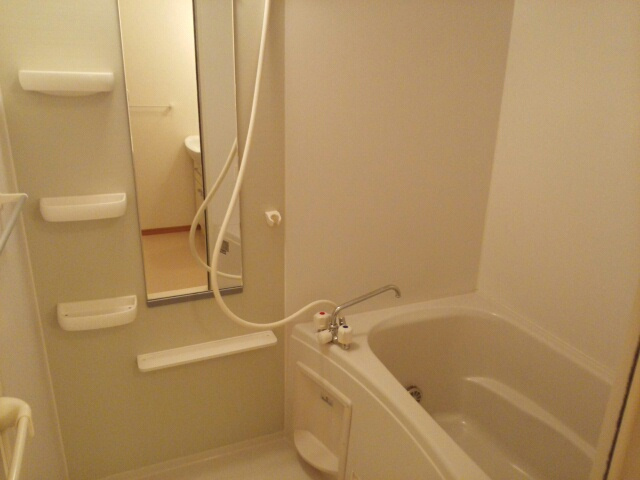 ファミールⅣの浴室