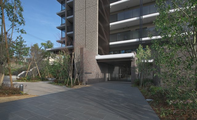 ジオ北千里藤白台の玄関