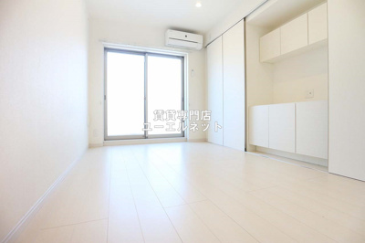 【居間・リビング】 | リブリ江坂 | ゆったりとくつろげる、落ち着きのある居室空間です