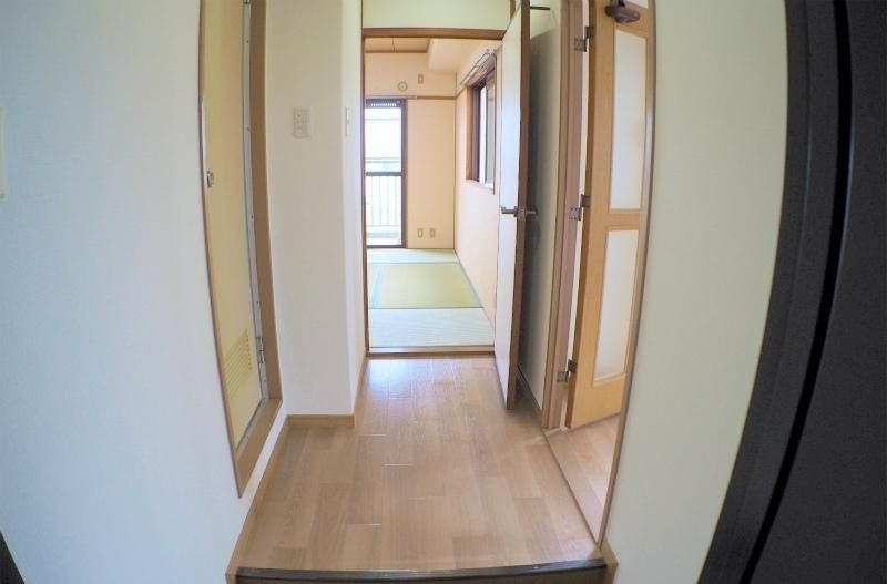 大和高田市本郷町の賃貸マンションの玄関