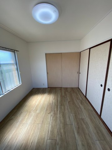 創建ビルの洋室