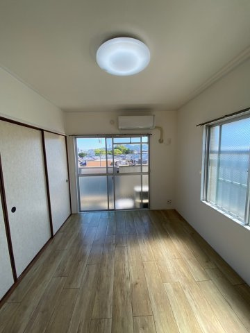 創建ビルの洋室