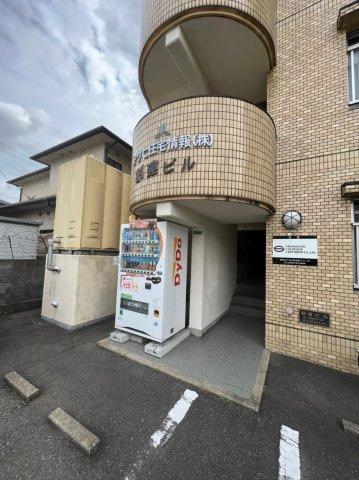 創建ビルのエントランス