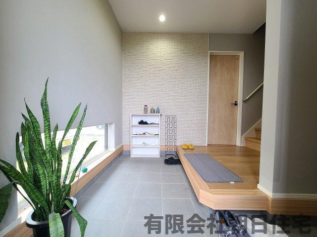 【玄関】 | 斐川町黒目築浅戸建 | 明るい玄関です