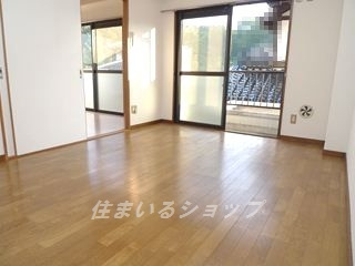 広島市安佐北区落合２丁目の賃貸マンションの居間・リビング|窓が多く明るい角部屋