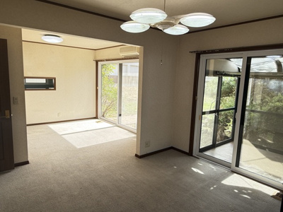 【居間・リビング】 | 佐久市岩村田佐久長聖高校北中古住宅