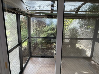 【その他】 | 佐久市岩村田佐久長聖高校北中古住宅 | サンルーム（床が抜けている箇所あり。また、建付け不具合と、上部サンシェードが劣化しています。）