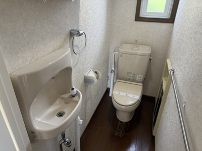 【トイレ】 | 佐久市岩村田佐久長聖高校北中古住宅 | ２Ｆ手洗い付