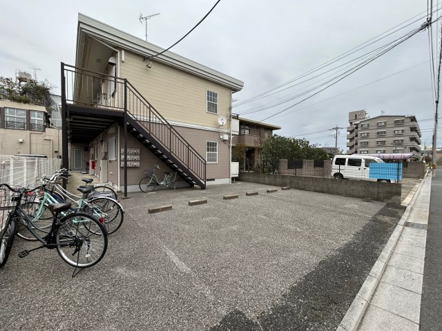 ドエル領家の駐車場