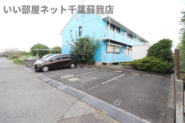 エミーハイツの駐車場|駐車場に車を止められます