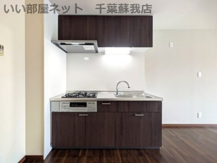 エミーハイツのキッチン|コンパクトなキッチンで掃除もラクラク