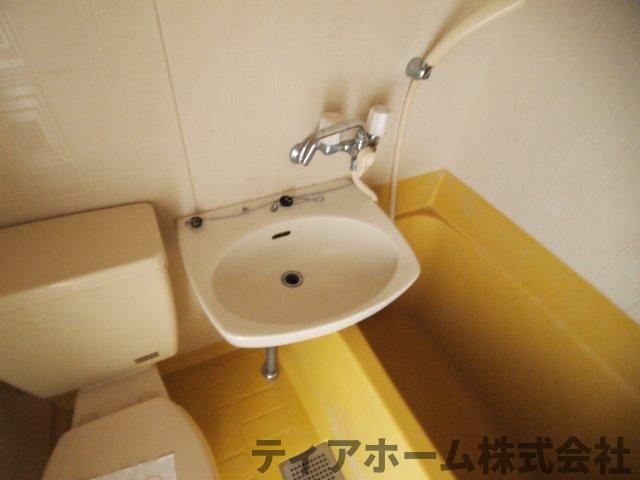 大和高田市西三倉堂２丁目の賃貸マンションの洗面所|忙しい朝には欠かせない洗面所です