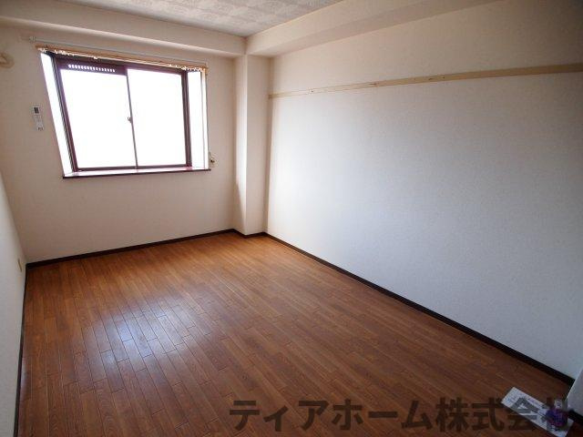 大和高田市西三倉堂２丁目の賃貸マンションの洋室|個人の部屋や寝室として使える洋室です