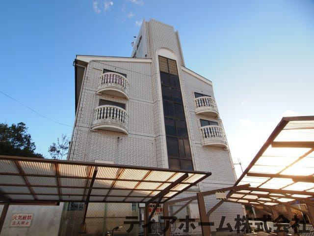 大和高田市西三倉堂２丁目の賃貸マンションの外観