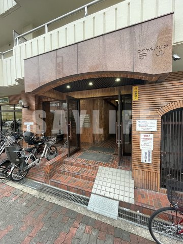 ロイヤルメゾンテルのエントランス