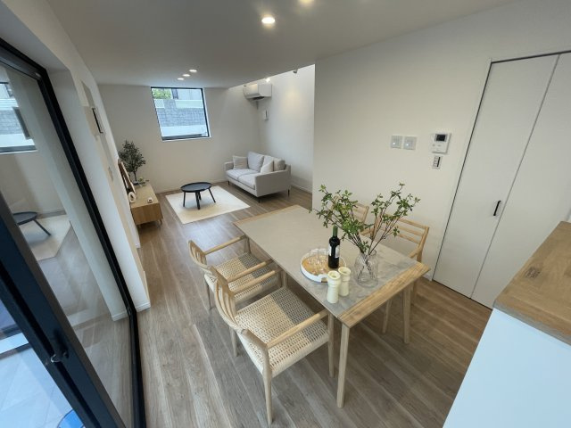 南落合1丁目新築戸建の居間・リビング