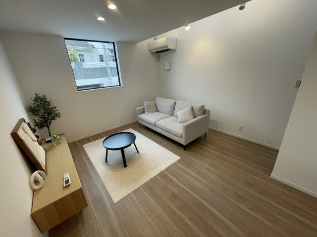 南落合1丁目新築戸建の居間・リビング