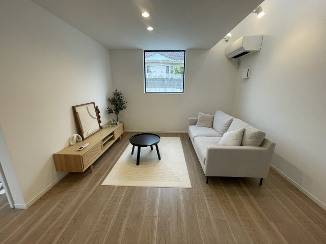 南落合1丁目新築戸建の居間・リビング