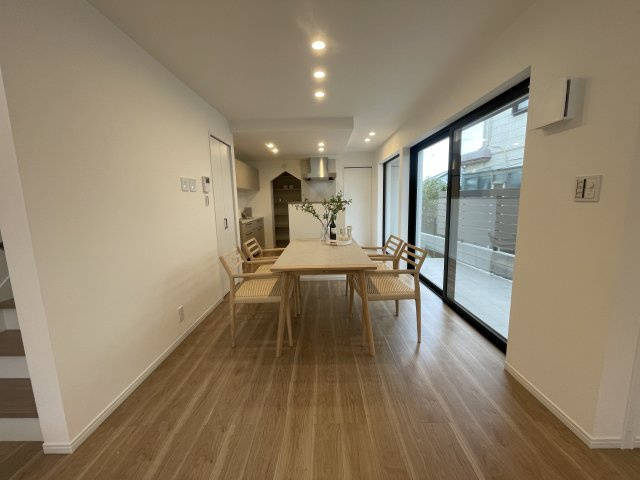 南落合1丁目新築戸建の居間・リビング