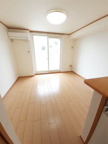 ファミールケイ　Ｅの居間・リビング