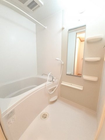 ファミールケイ　Ｅの浴室