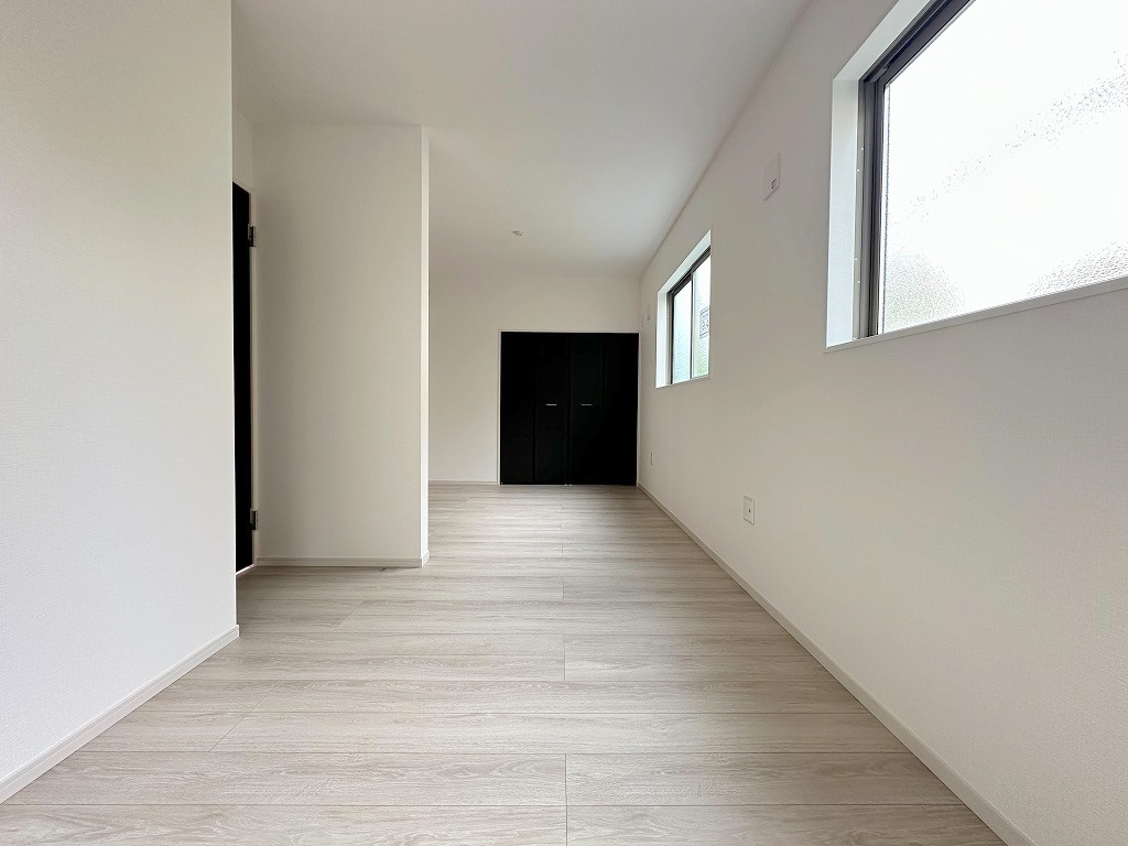 松伏町ゆめみ野東3丁目　新築平屋戸建　全1棟の洋室|間仕切り対応で将来は部屋を分けられる2ドア1ルーム