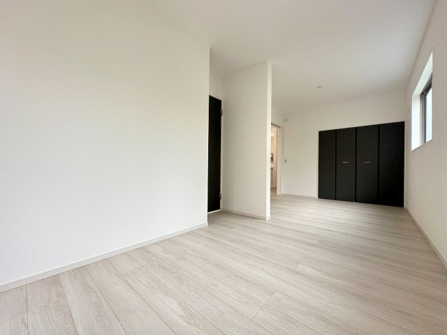 松伏町ゆめみ野東3丁目　新築平屋戸建　全1棟の洋室|間仕切り対応タイプの洋室9.4帖