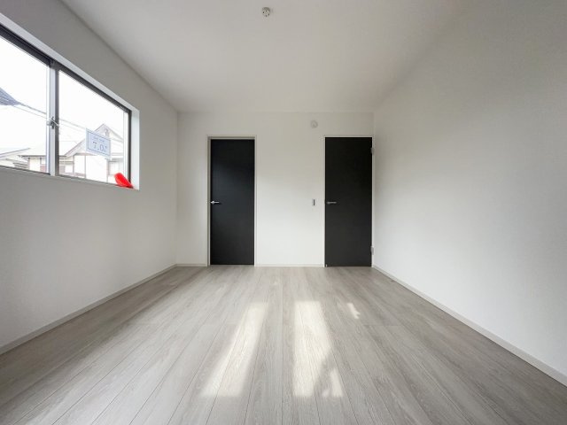 松伏町ゆめみ野東3丁目　新築平屋戸建　全1棟の洋室|ウォークスルークローゼット付きの洋室7帖