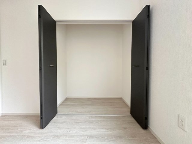 松伏町ゆめみ野東3丁目　新築平屋戸建　全1棟の収納|たっぷり収納できるクローゼット