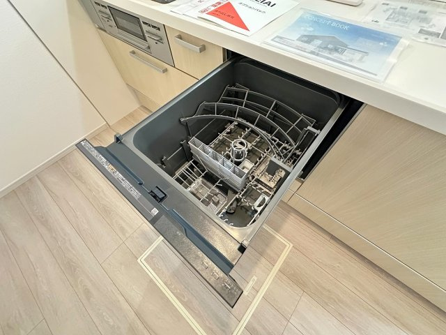 松伏町ゆめみ野東3丁目　新築平屋戸建　全1棟のキッチン|家事の時短につながる食洗機完備