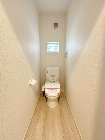 松伏町ゆめみ野東3丁目　新築平屋戸建　全1棟のトイレ|広々としたトイレです