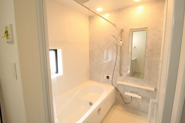 土佐市高岡町乙　新築戸建　　の浴室