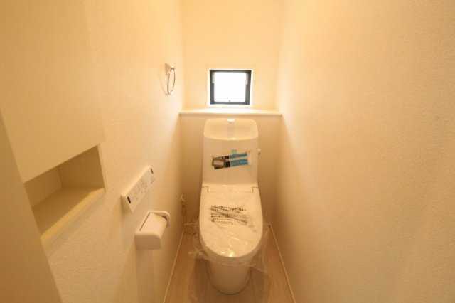 土佐市高岡町乙　新築戸建　　のトイレ|2F